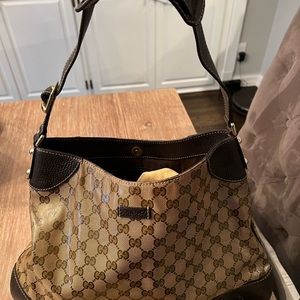 Gucci Shoulder Bag in great condition